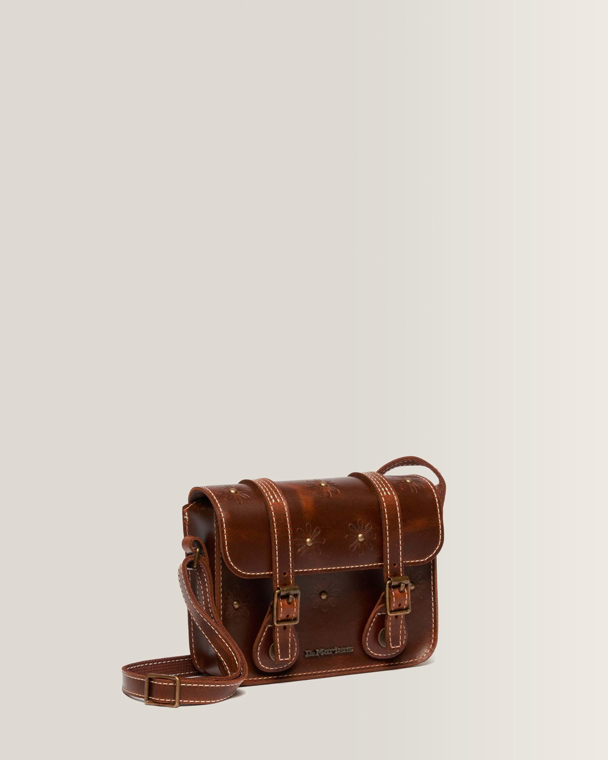 Dr.Martens 2024バレンタイン限定 7インチサッチェルバッグ 7 Inch Mayhem Leather Satchel in Amber Tan | Dr. Martens™