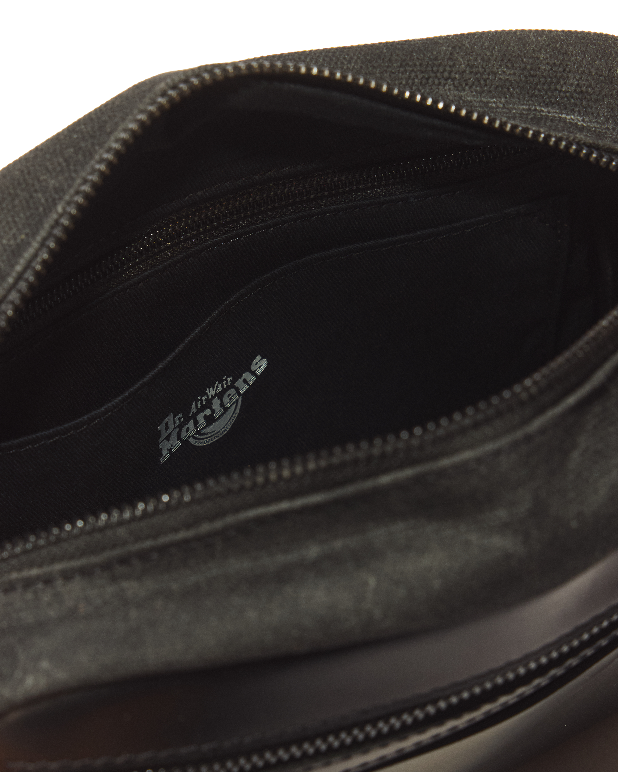 Сумка Dr. Martens Utility Waxed Canvas Crossbody, цвет: Чёрный — фото 6
