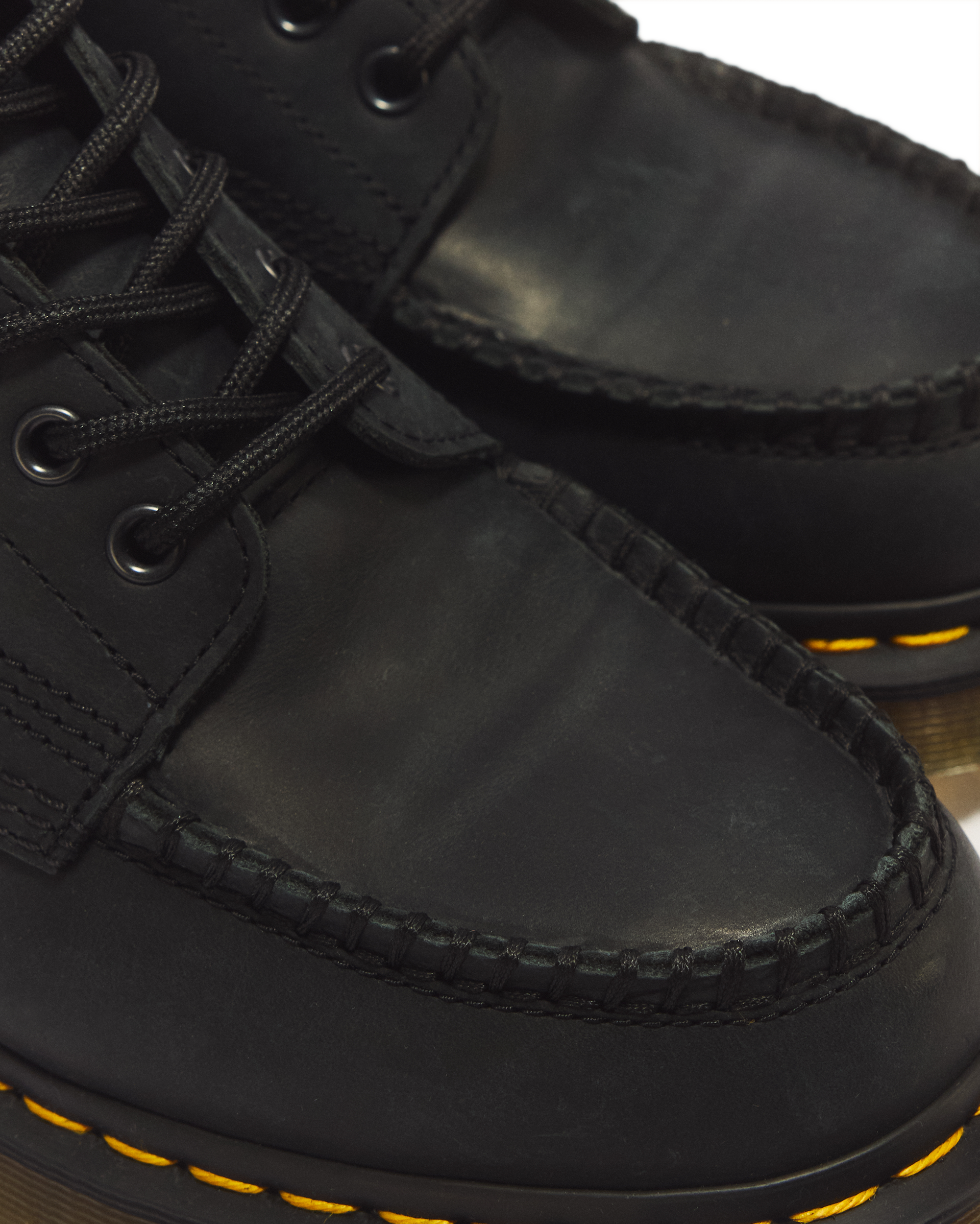 Botines Lowell Chukka de 6 ojales de piel Crazy Horse y puntera tipo mocasín