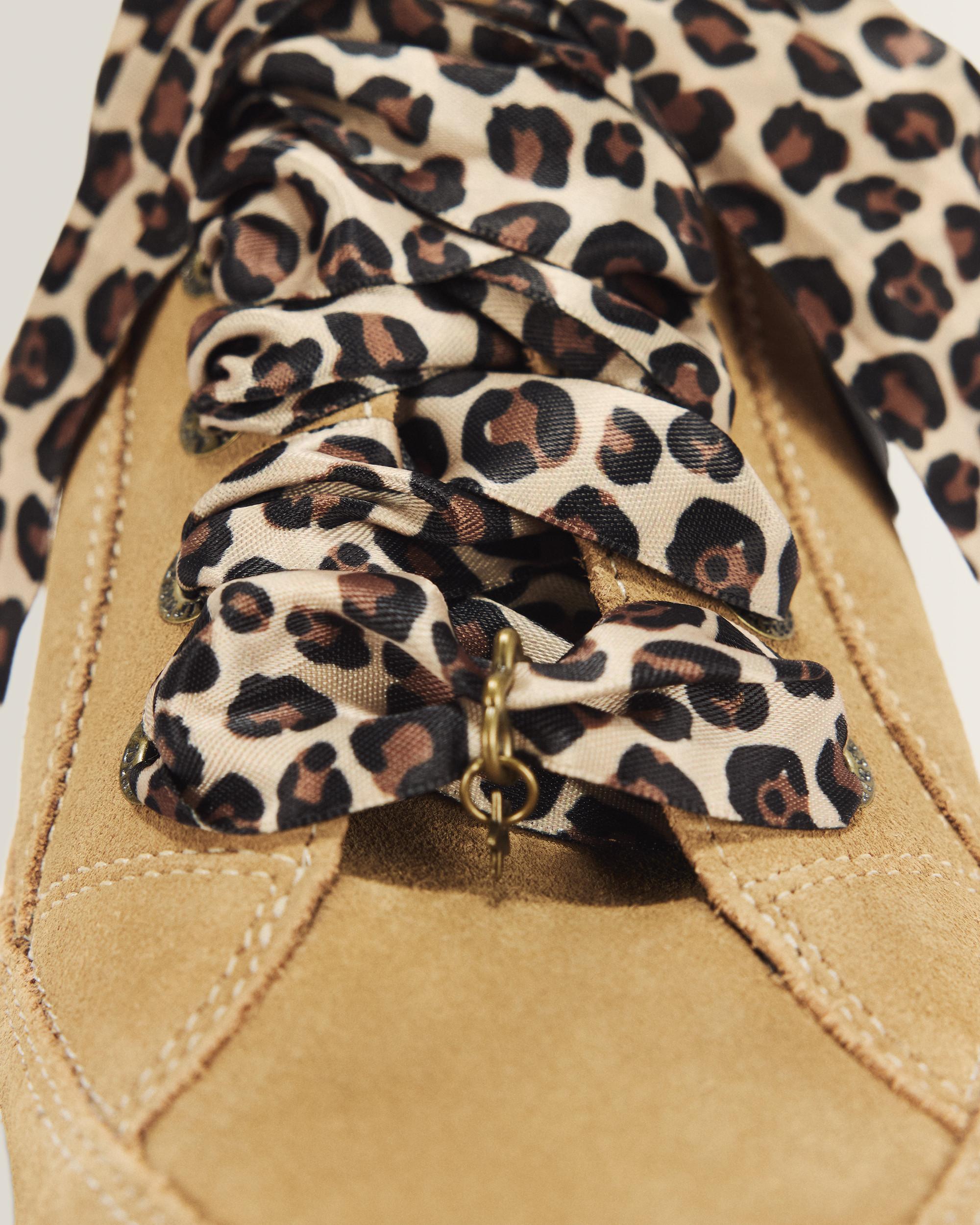 Buzz 5 Eye Bronx Suede Shoes in SAVANNAH TAN | Dr. Martens™