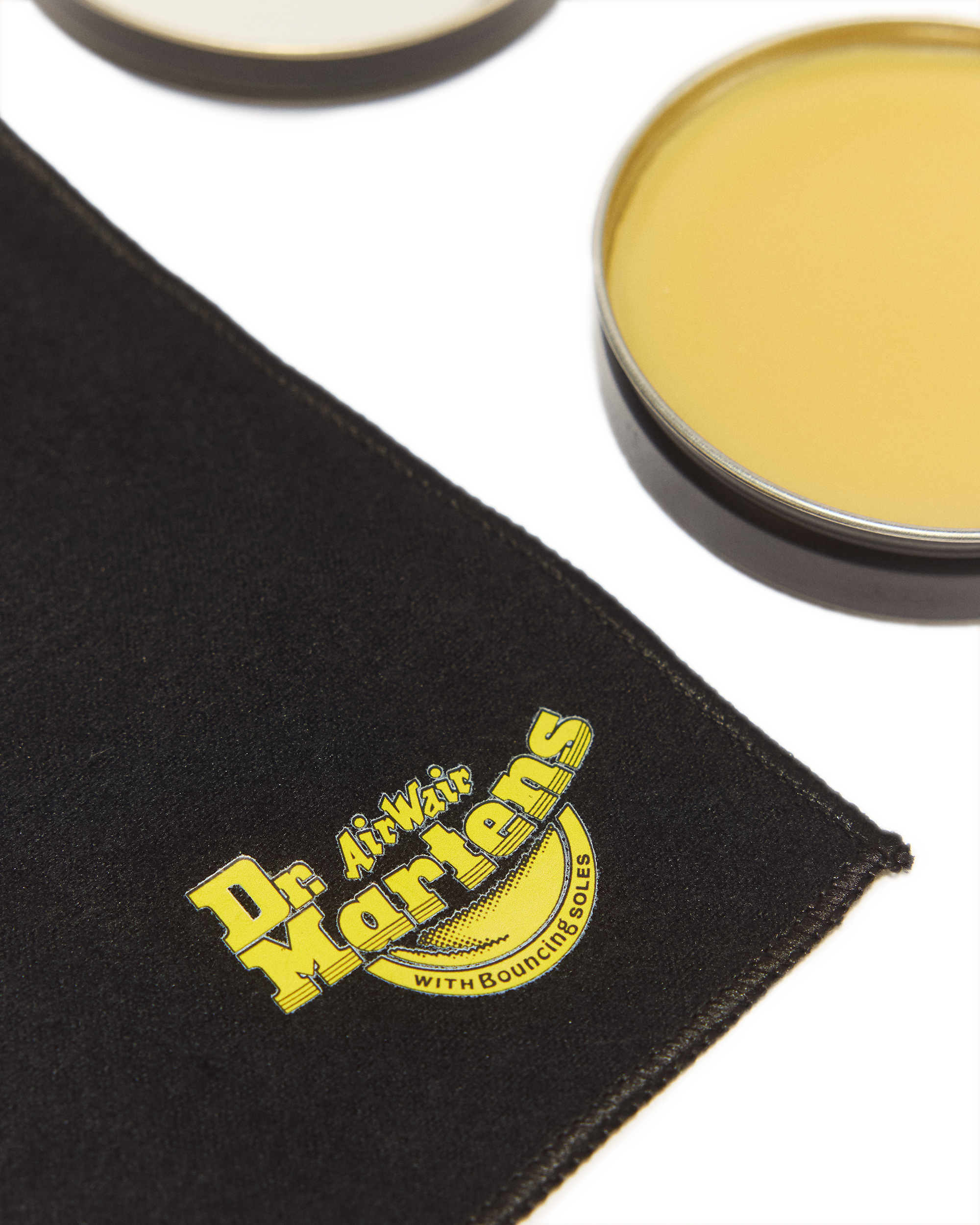 Dr. Martens ブラックシューズ + シューケアセット Protect Shoecare Kit in Black | Dr. Martens™
