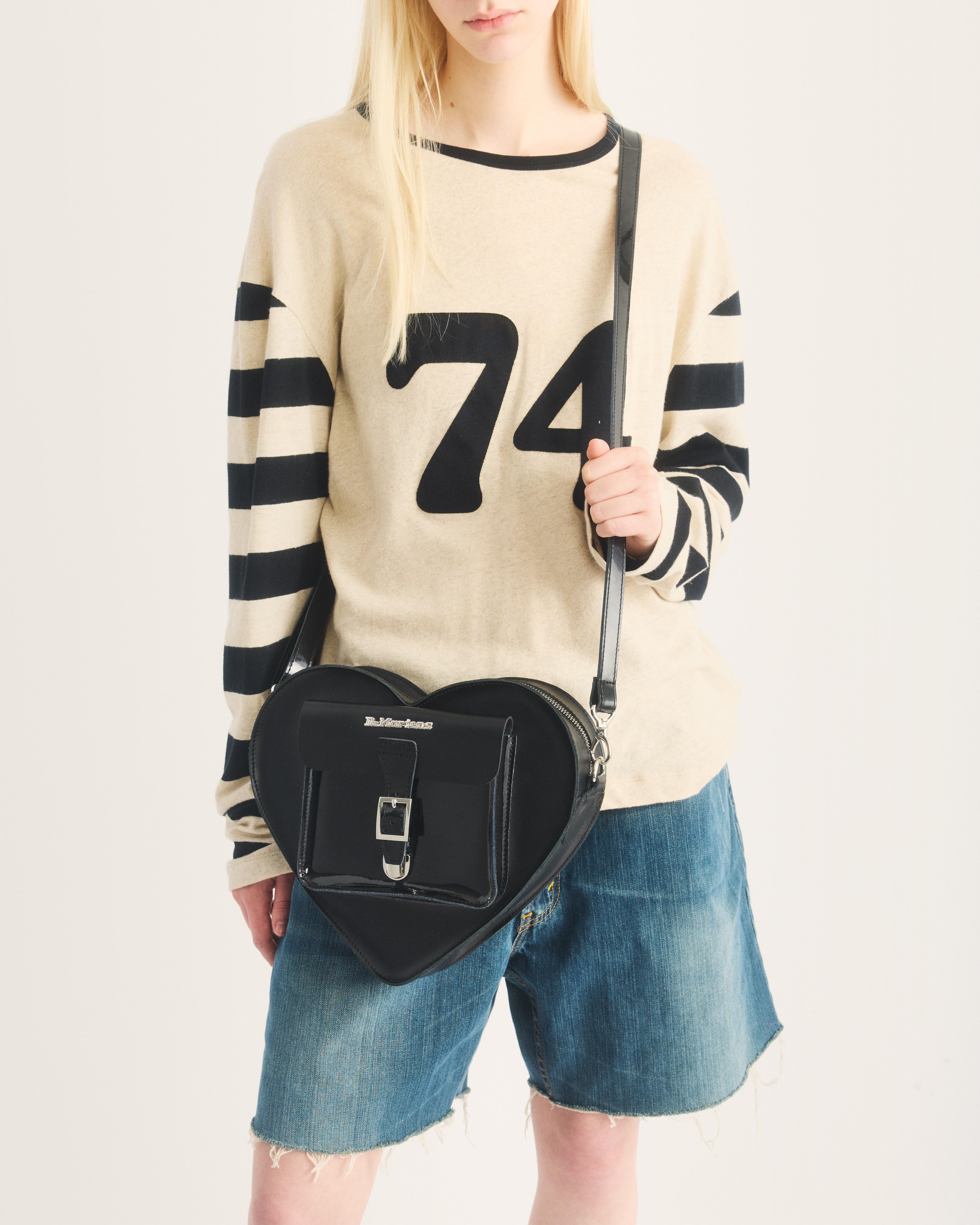 Sac en cuir en forme de cœur  product image