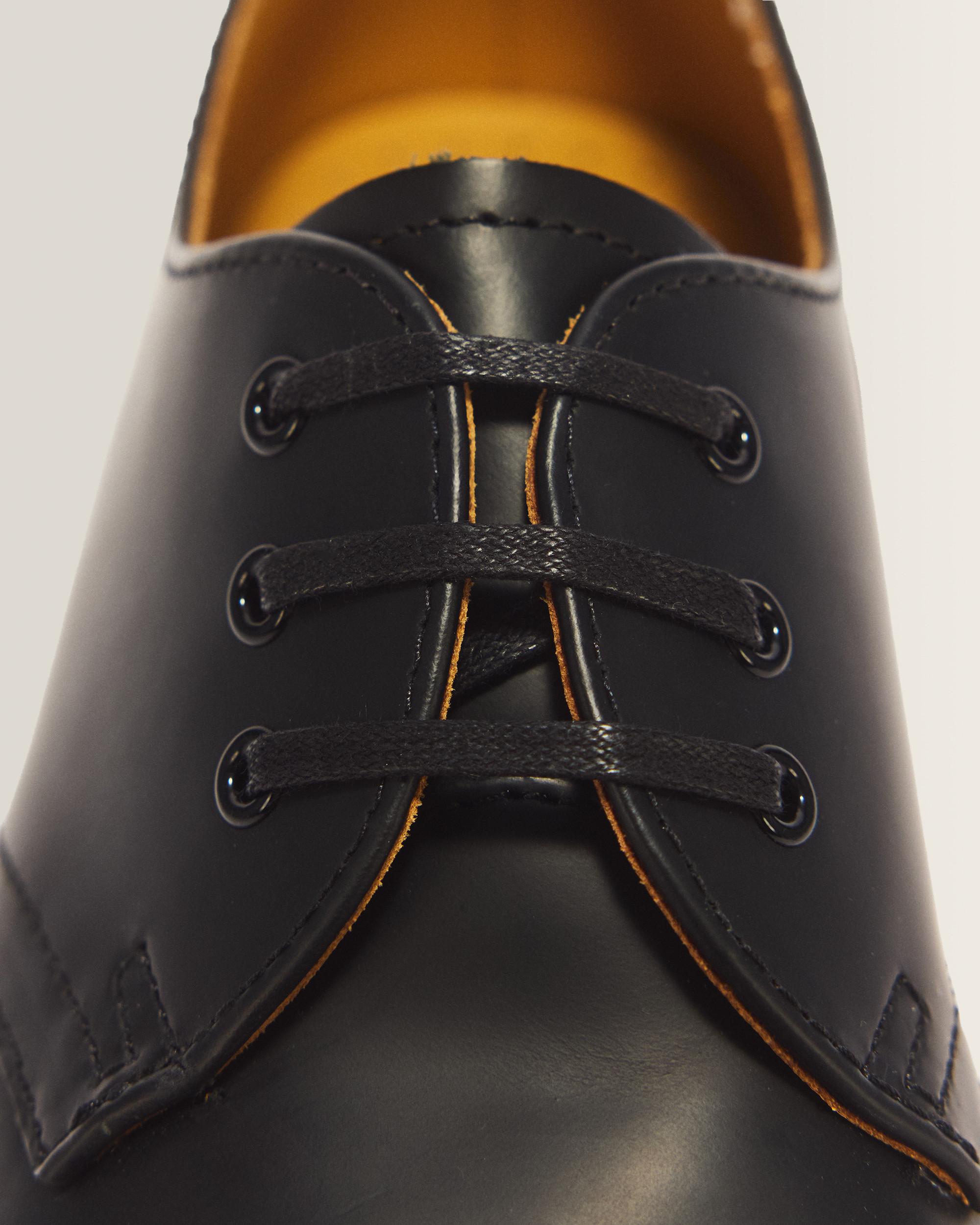 65cm Waxed Flat Shoe Laces (3 Eye) product image