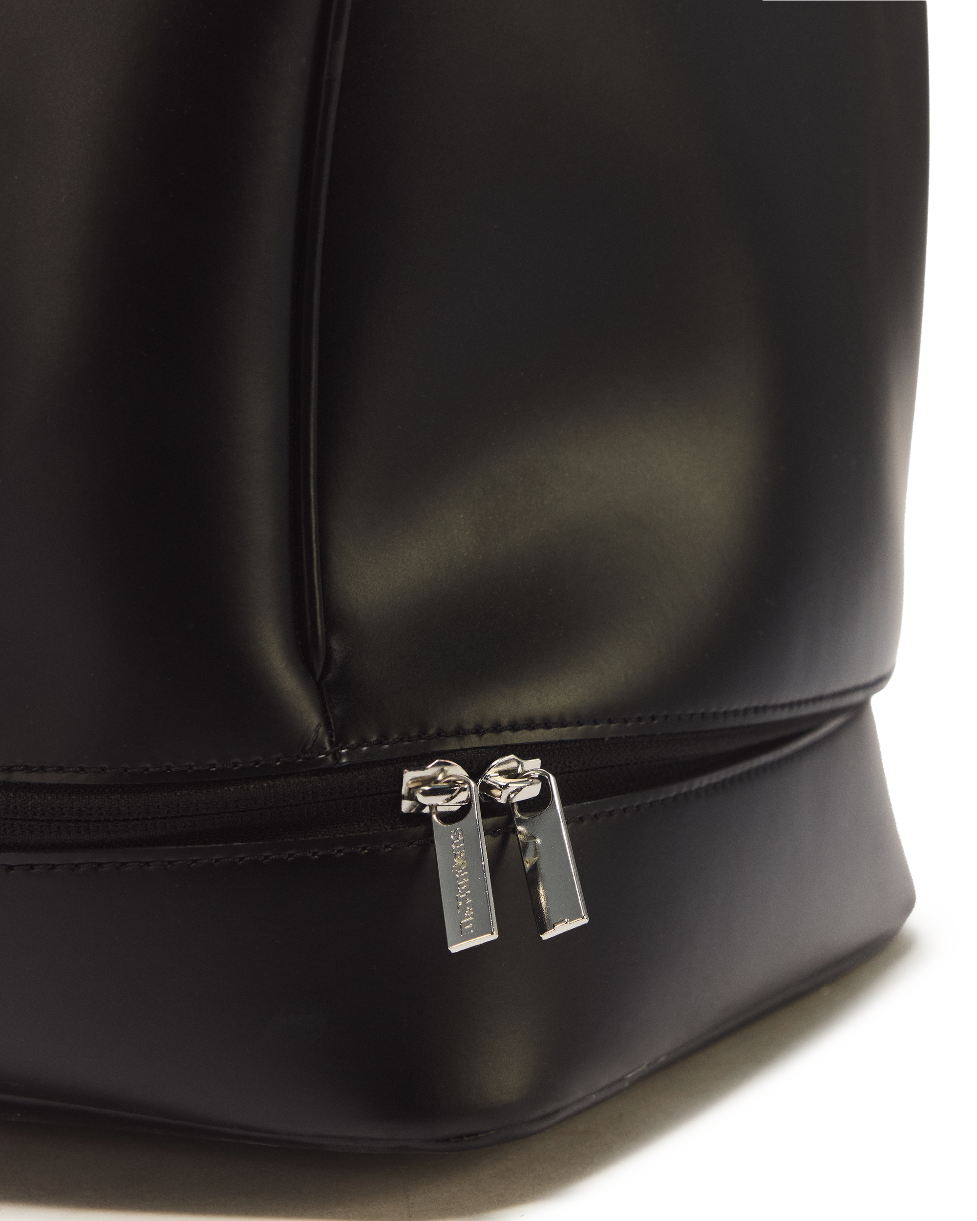 Smooth Leather Weekender Bag in Black | Dr. Martens™