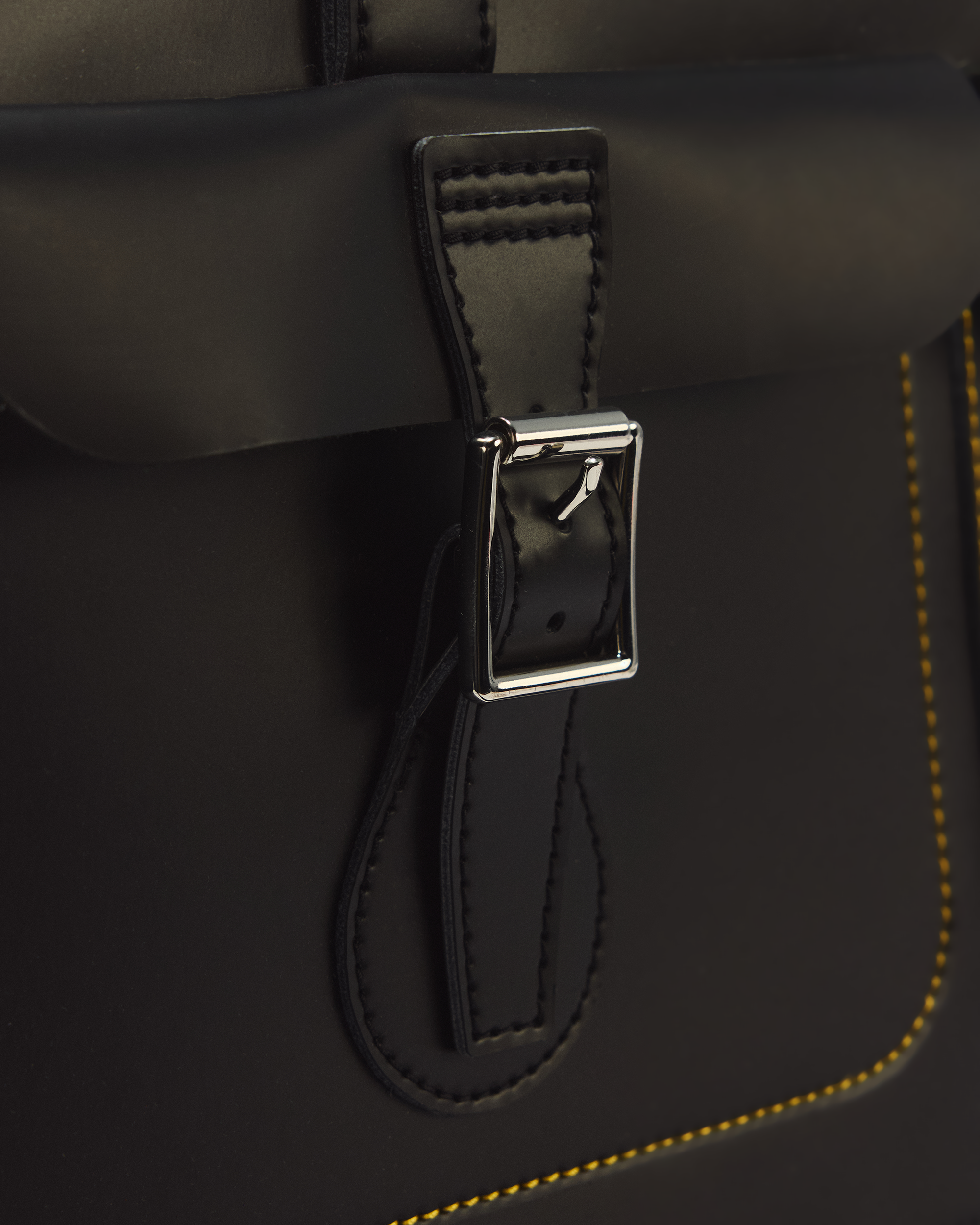 Smooth Leather Weekender Bag in Black | Dr. Martens™