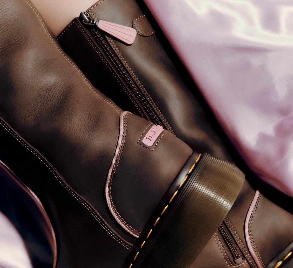 SS26_Buzz_LP_Boot_LegDown_Tile_Desktop