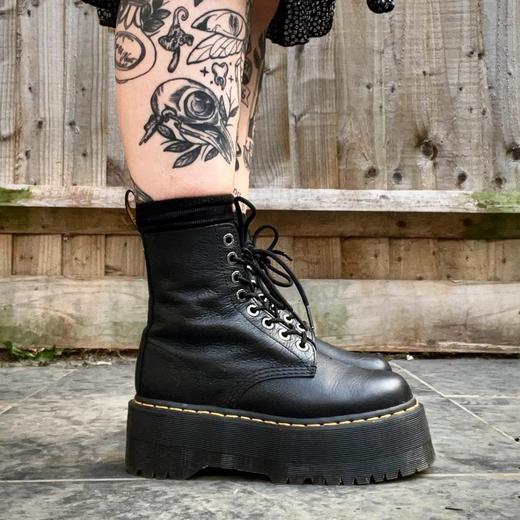 Dr. Martens max platform 1460 boots