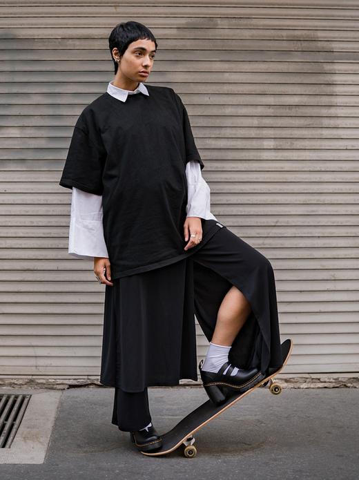 Woman with a skateboard wearing the Eviee Sendal Leather Heeled shoes