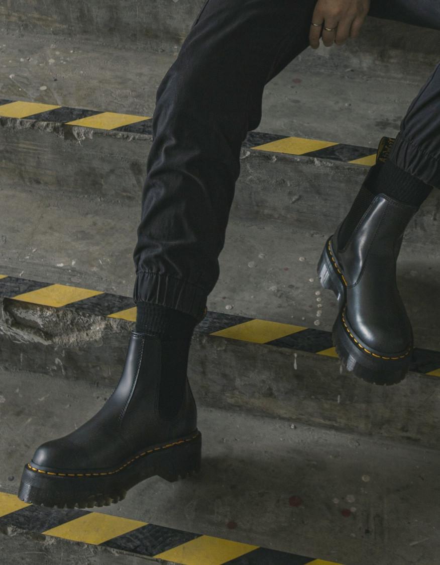 DR MARTENS PLATFORM BOOTS IN WINTER