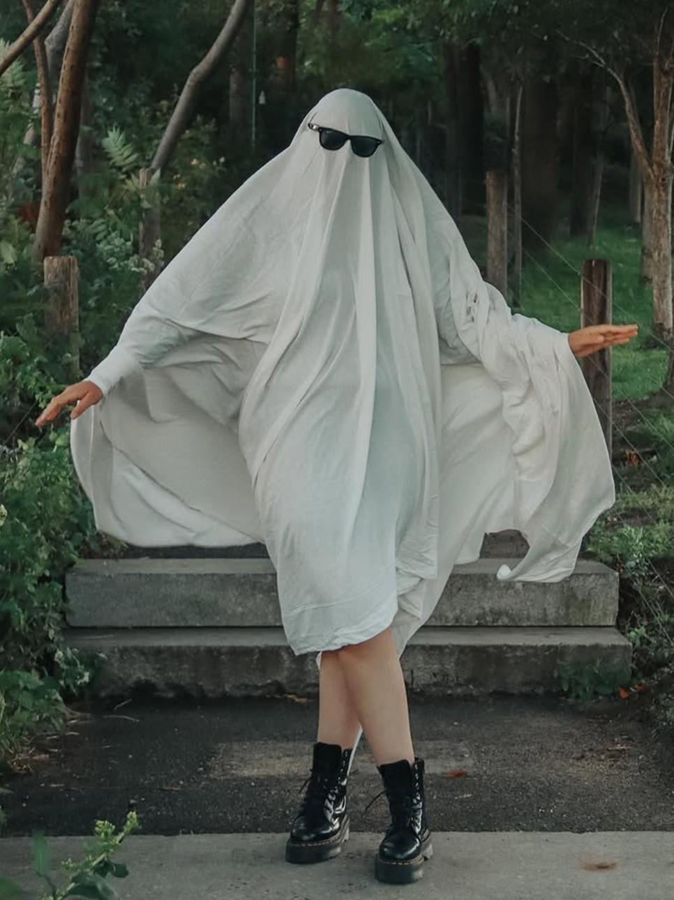 Ghost costume idea with Dr. Martens original boots