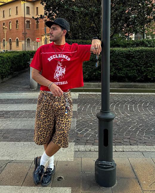 Outfit with printed shorts styled with loafers