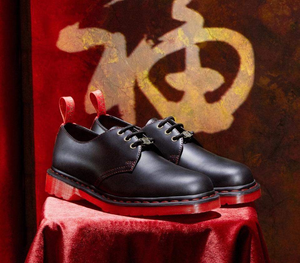 カラーブラックレッドDR. MARTENS 2023 YEAR OF THE RABBIT 美品