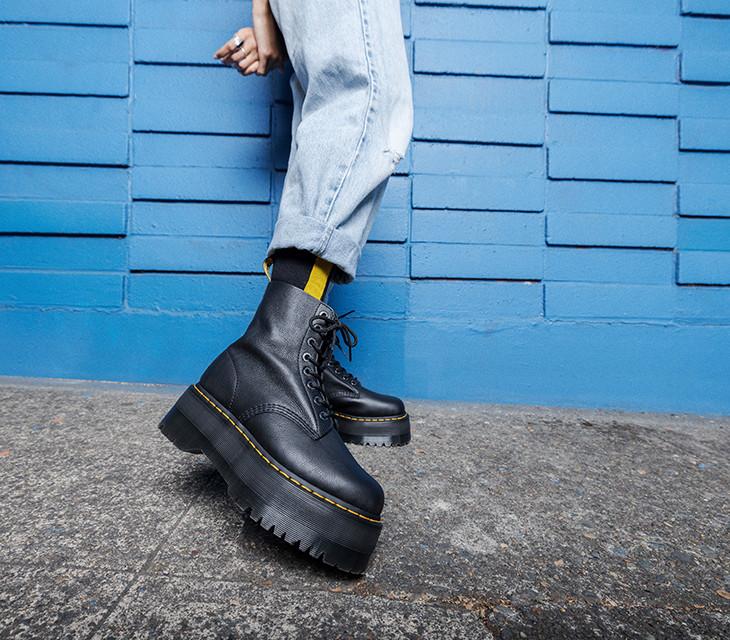 Flat sole deals dr martens