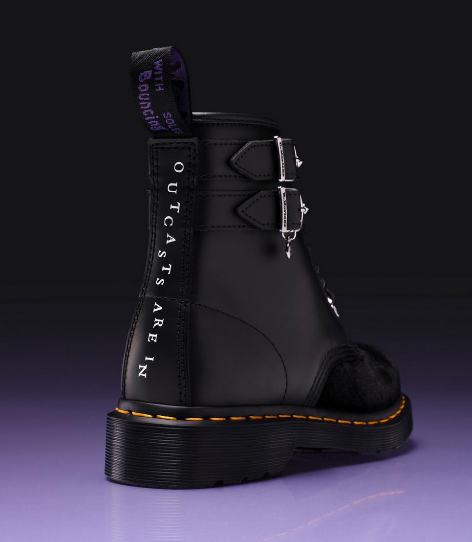 【美品】Dr. Martens Wednesday ブラックブーツ 5 US Dr. Martens launches Wednesday collection - Brands Untapped