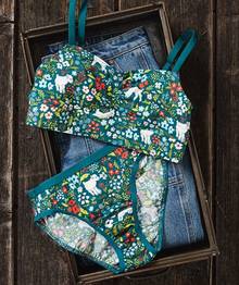 Goat patterned bra and underwear.