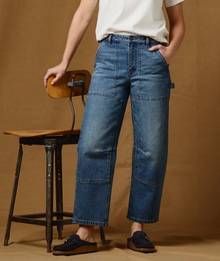 Woman wearing barrel jeans.