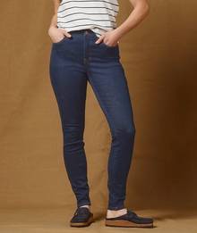 Woman wearing skinny jeans.