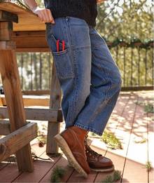 Woman wearing barrel jeans.