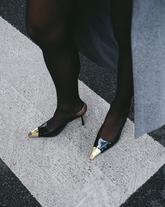 100925-DESKTOP-HEELS