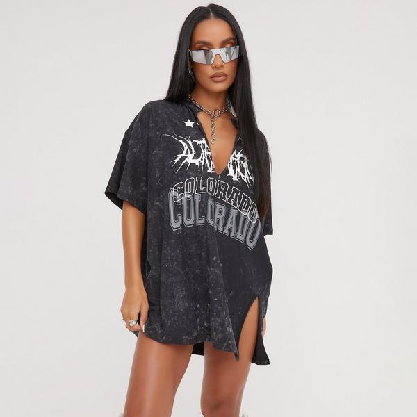 V Neck 'Colorado' Graphic Print Side Split Detail Oversized T-Shirt Dress in Charcoal Acid Wash, Women's Size US 6 - Ego