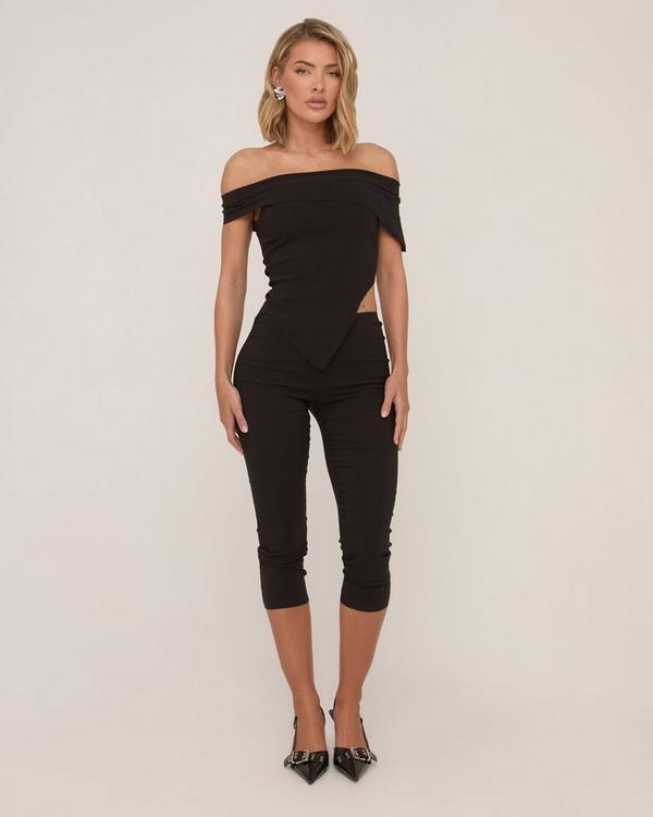 Dipped Waist Capri Leggings In Black