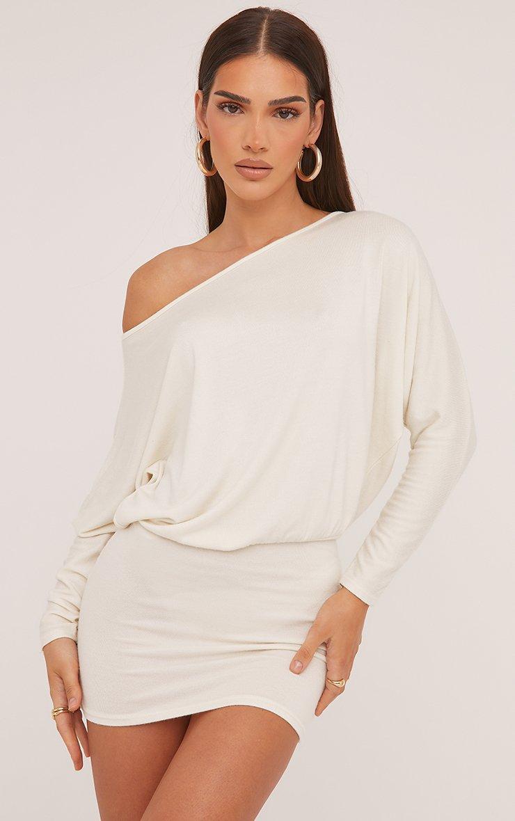 white batwing dress PrettyLittleThing Women's PLT Label Slinky Ruched Plunge Maxi in this dress has ruched detailing Batwing Sleeves Plain Chiffon Dress
