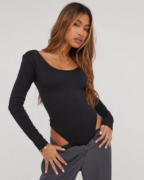 Extremely high-cut' bodysuit slammed online - U105