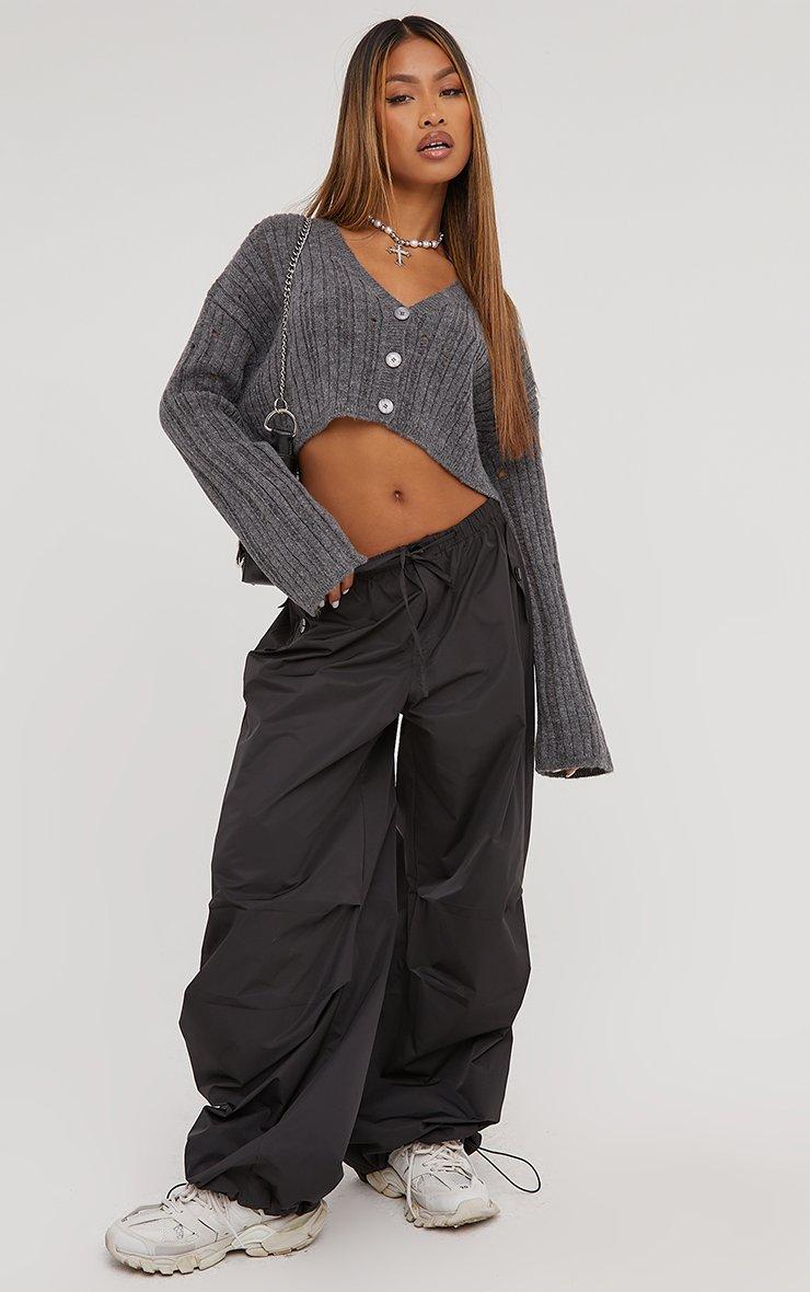 カーディガン CROP HOOK KNIT CARDIGAN IN CHARCOAL V Neck Button Front Cropped Cardigan In Charcoal Knit | EGO UK | EGO