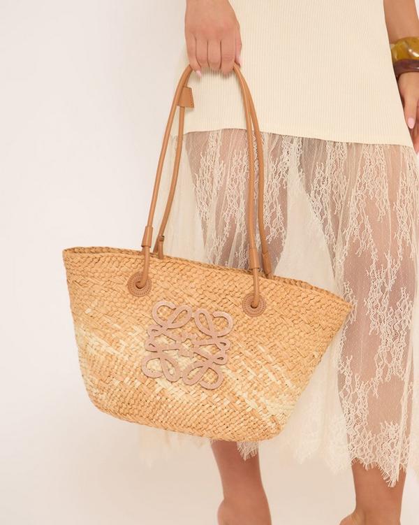Volvic Swirl Detail Beach Bag In Beige Woven