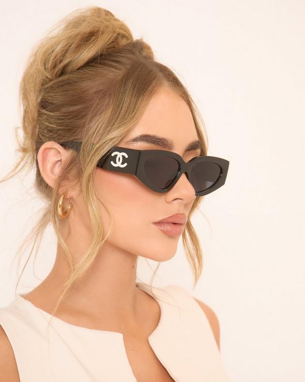 Side Logo Detail Angular Shaped Chunky Frame Sunglasses In Black