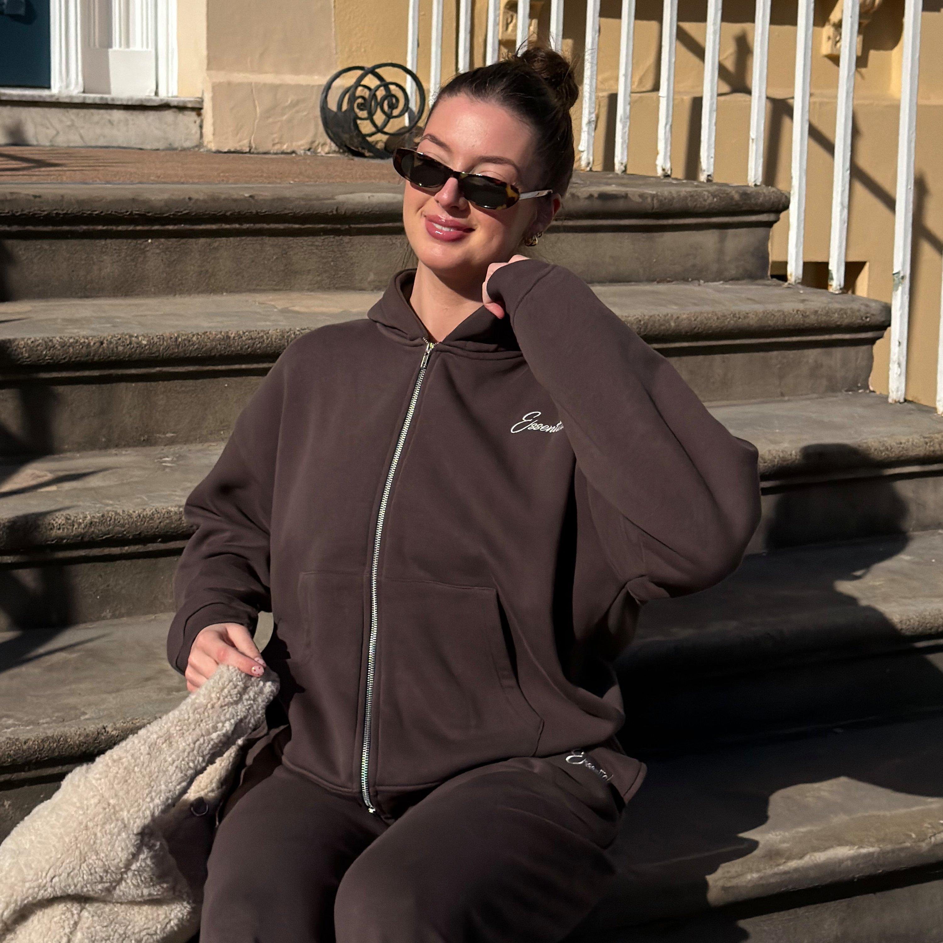 Boxy Oversized Essential Graphic Zip Up Hoodie In Chocolate Brown, Women’s