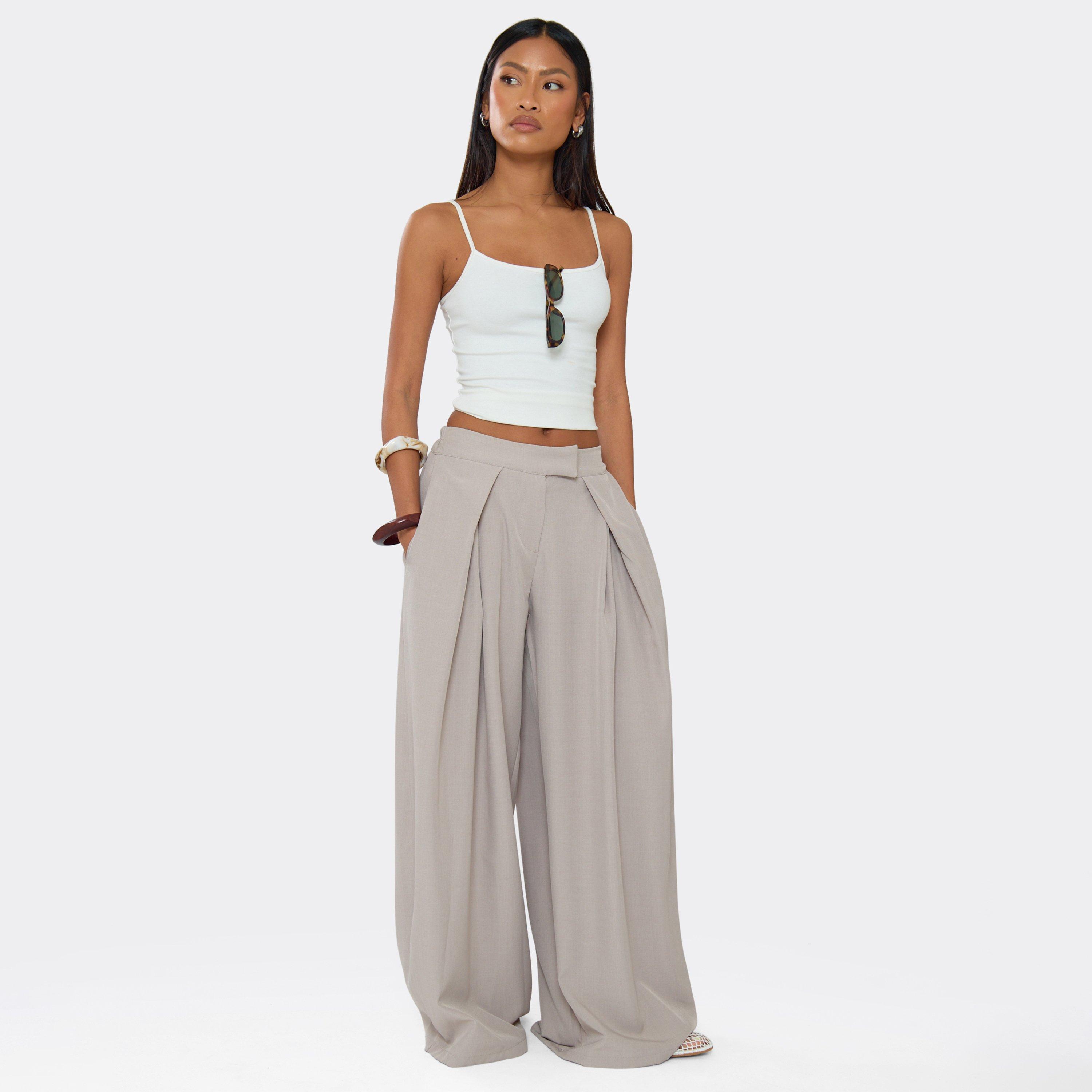 Image of Hook And Eye Mid Rise Pleated Front Tailored Wide Leg Trousers In Mushroom, Women's