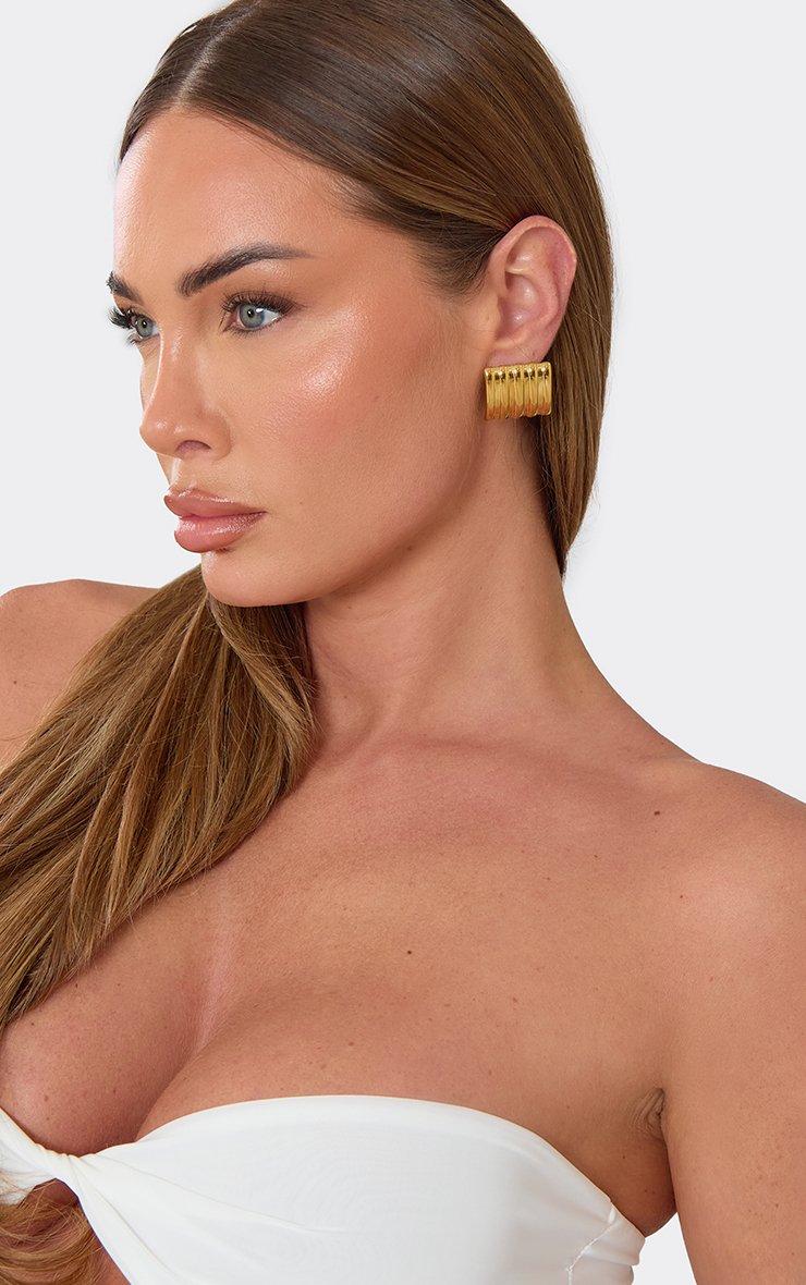 Flower Detail Stud Earring In Cream And Gold | EGO US | EGO