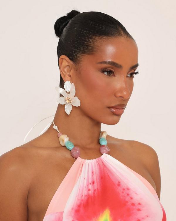 Oversized Flower Detail Stud Earring In White