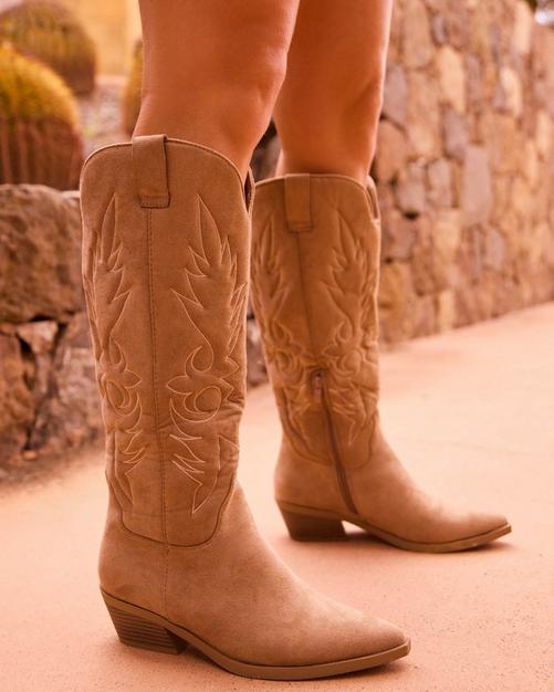 Montey Side Logo Detail Chunky Sole Knee High Long Boot In Montey Side Logo Detail Chunky Sole Knee High Long Boot In