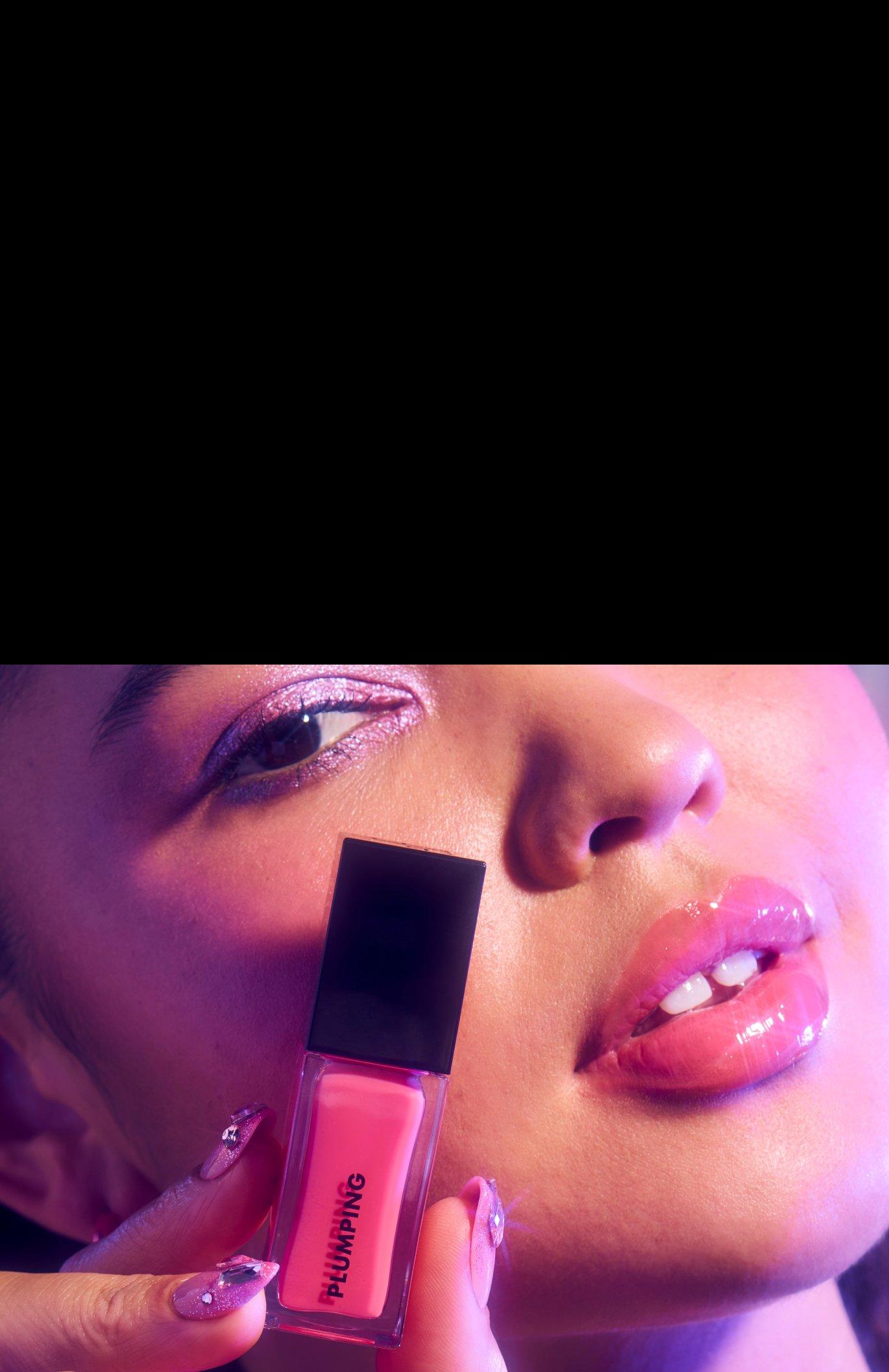 Modal with plumping lip oil