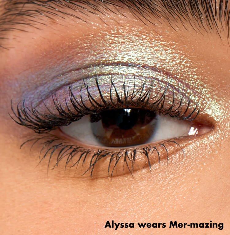 Alyssa wears e.l.f. Duo Chrome in shade 'Mer-mazing'