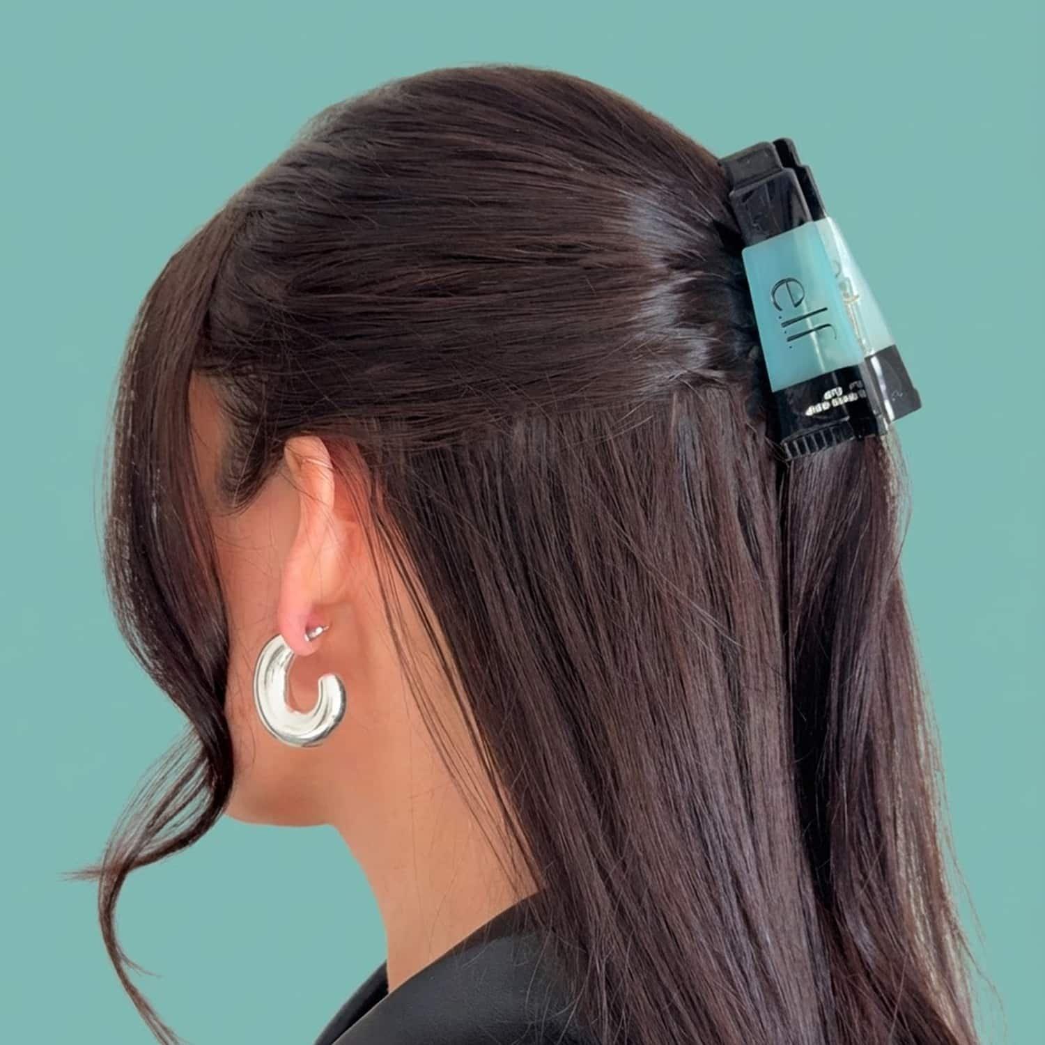 Jenny Lemons wears e.l.f. Power Grip Clip