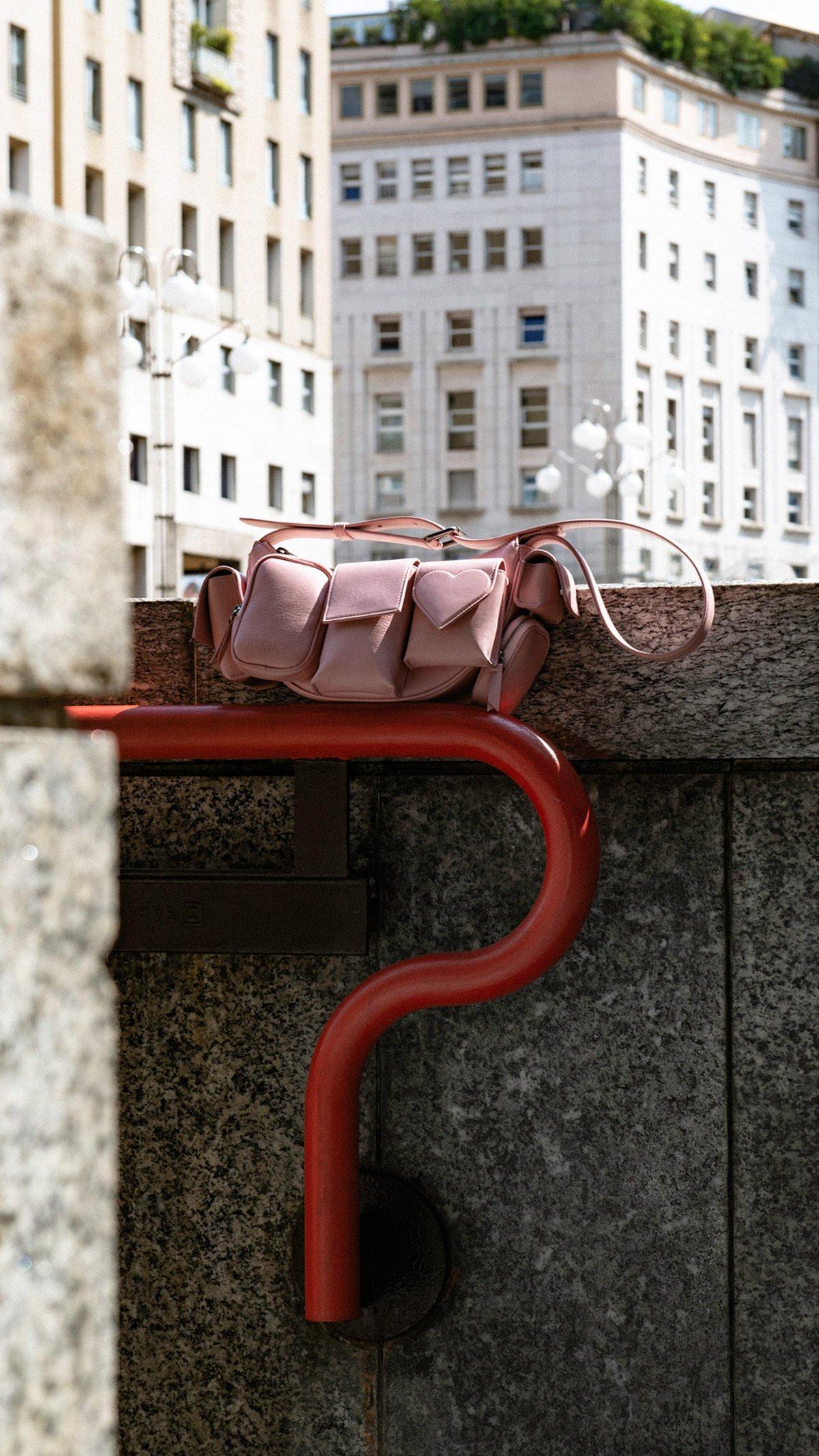 Super Pocket Leather Bag in pink.