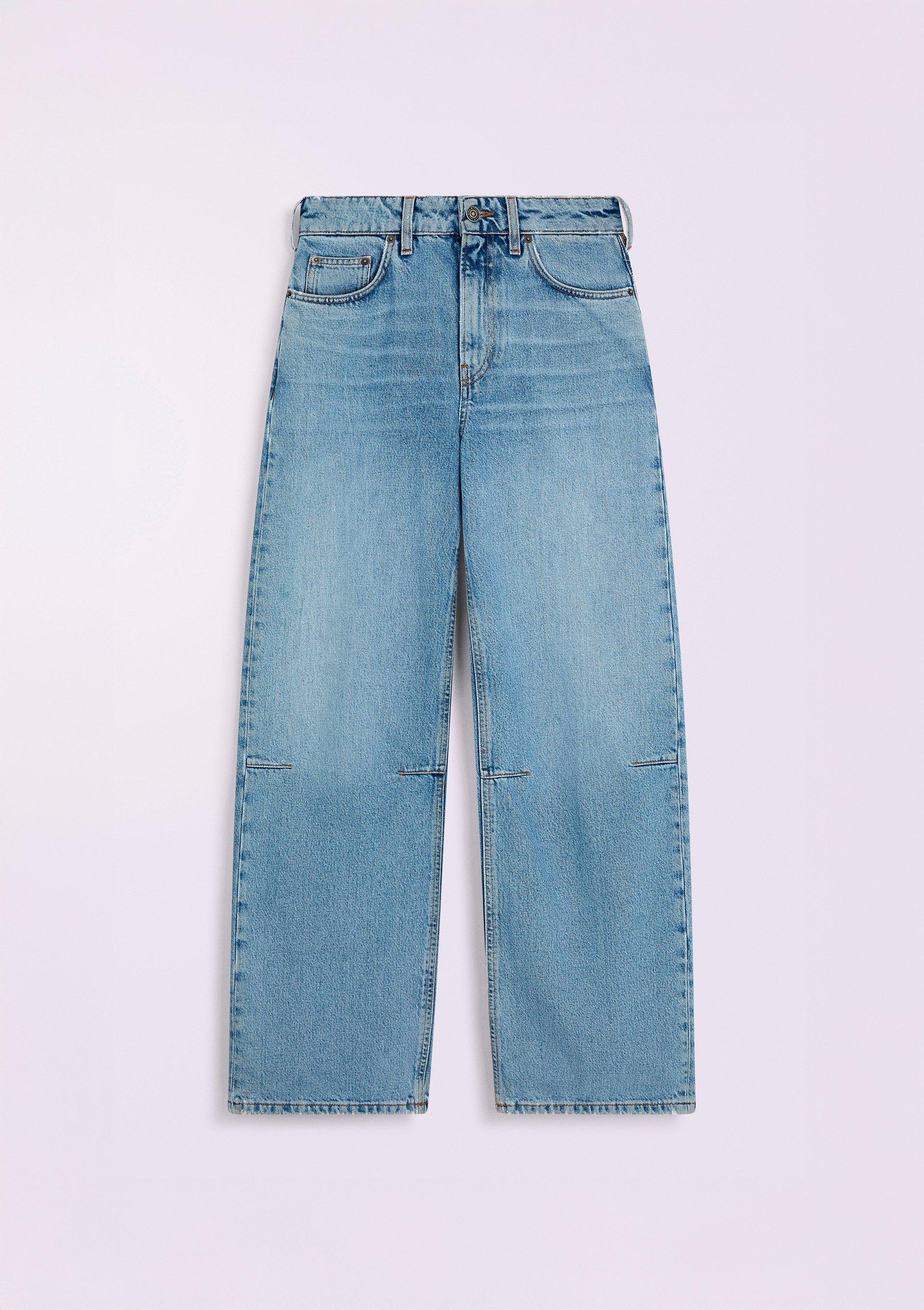 Baggy Jeans in light blue.