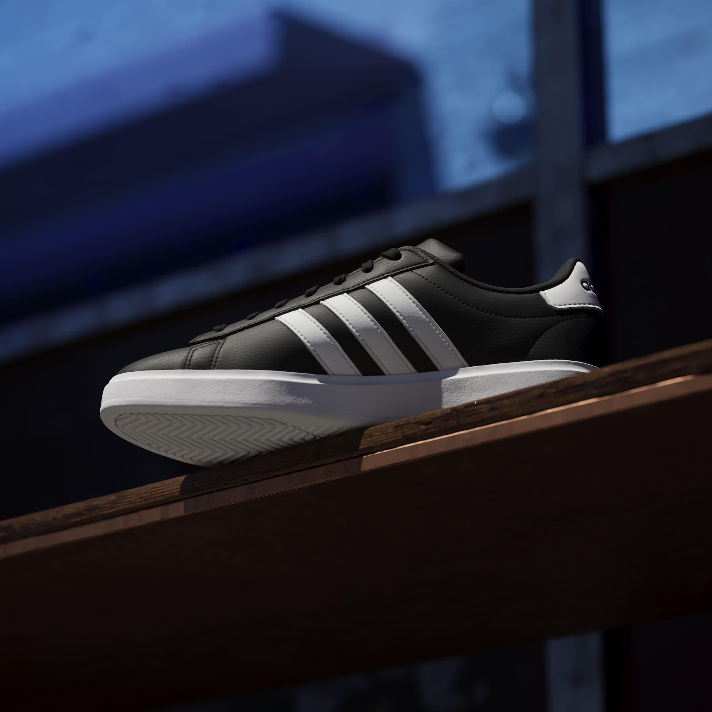 assic Green / Gold Metallic

Noir de base / Vert classique / Métallique or - adidas - Grand Court Cloudfoam Comfort Shoes Unisex - 14