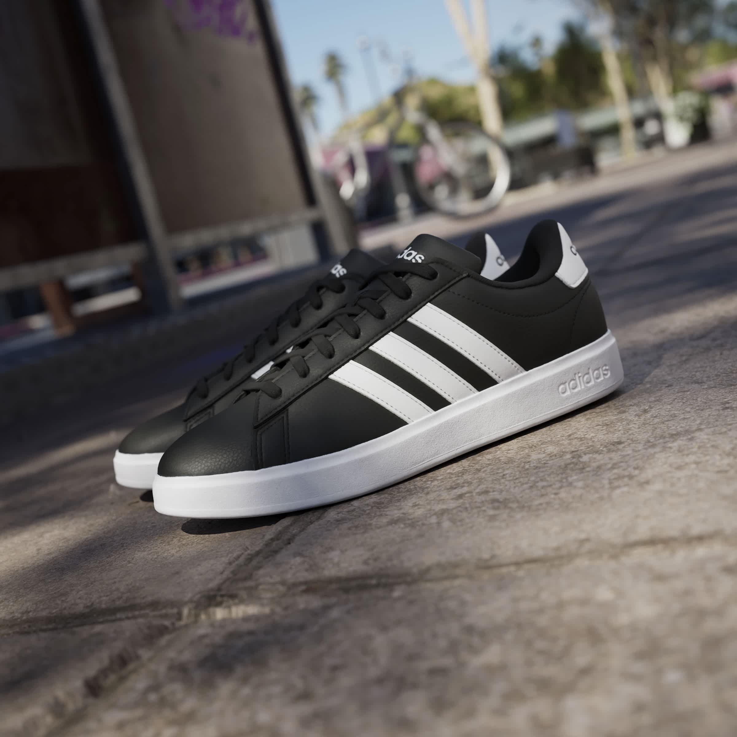 assic Green / Gold Metallic

Noir de base / Vert classique / Métallique or - adidas - Grand Court Cloudfoam Comfort Shoes Unisex - 15