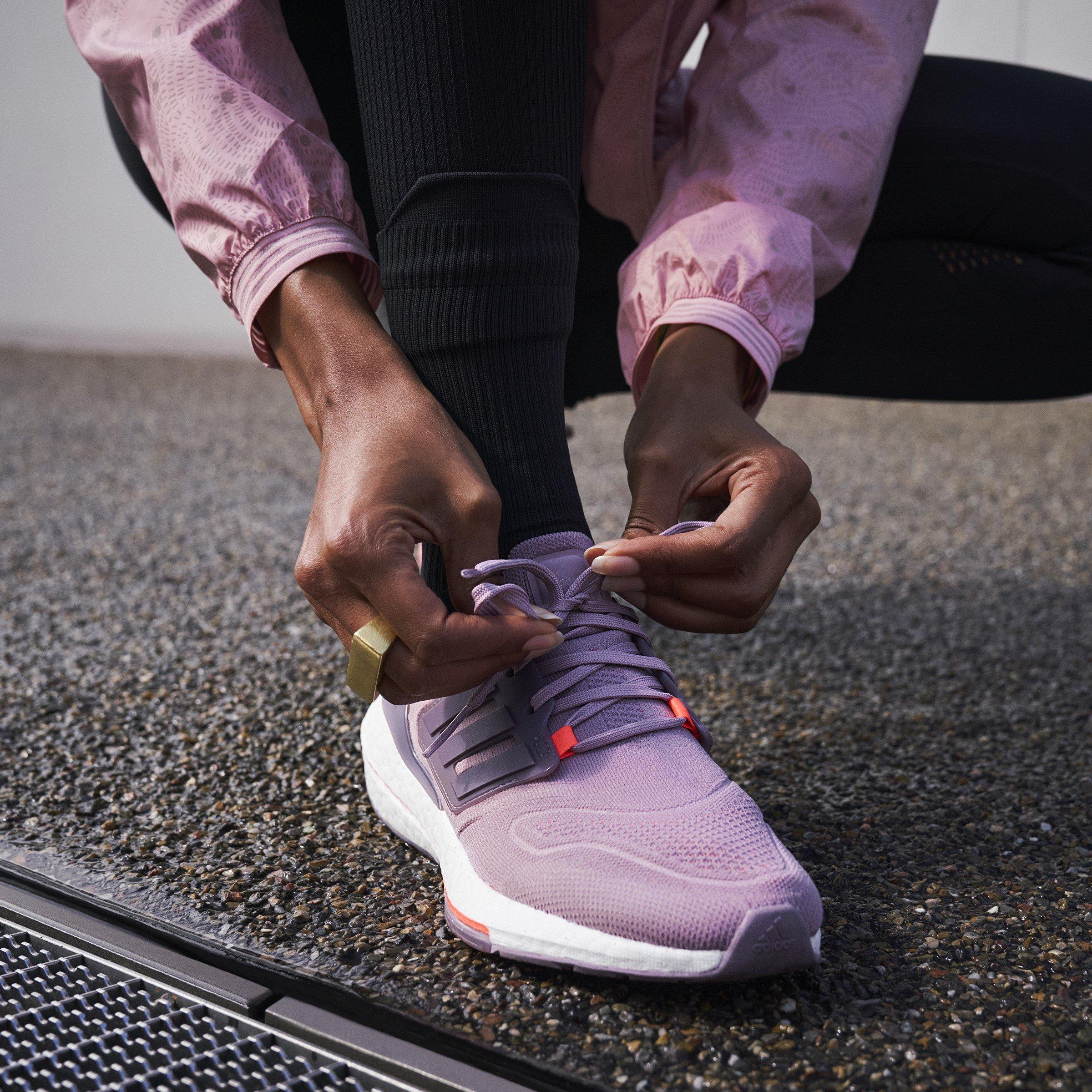 Magični Mauve / L - adidas - ULTRABOOST 22 SHOES Womens - 16
