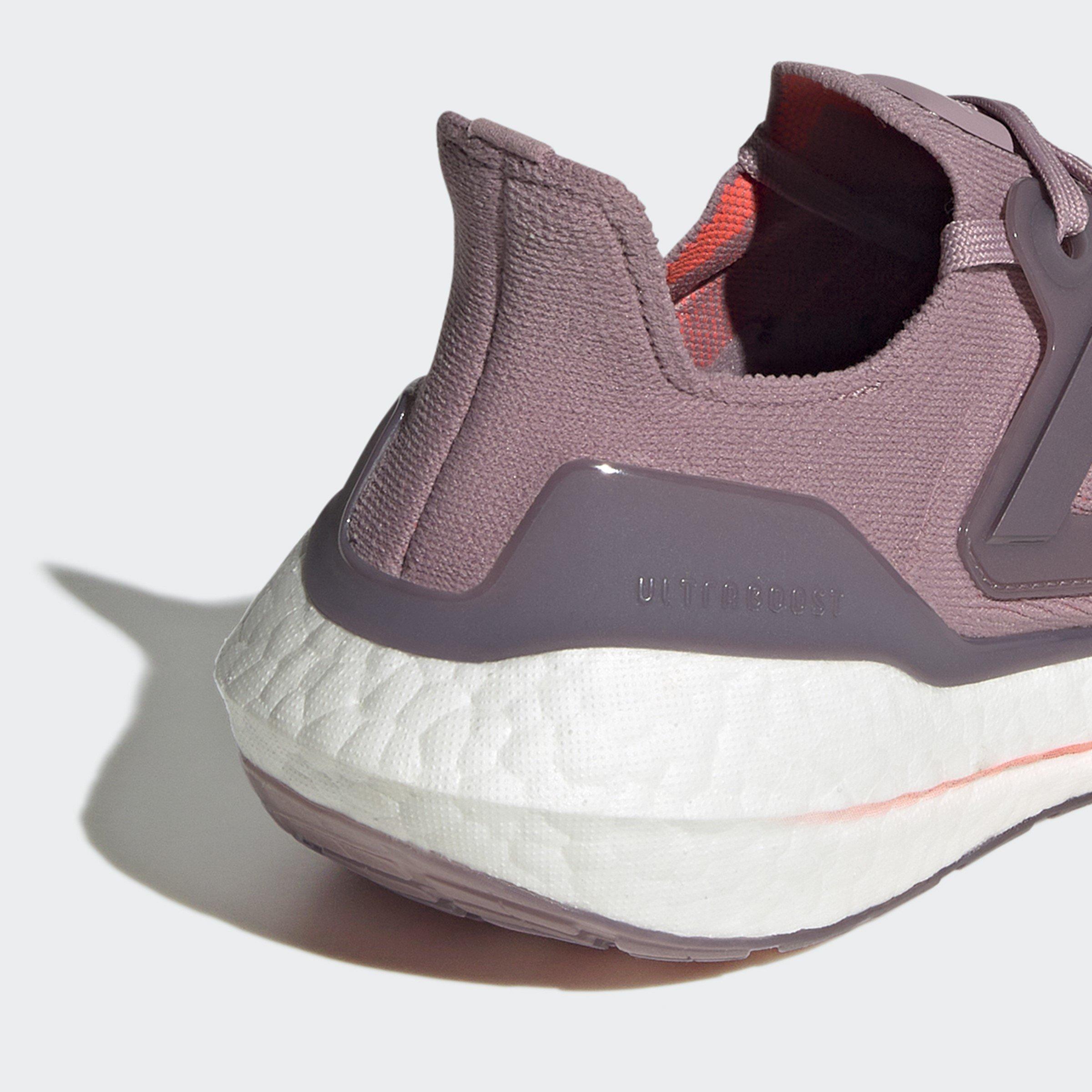 Magični Mauve / L - adidas - ULTRABOOST 22 SHOES Womens - 10