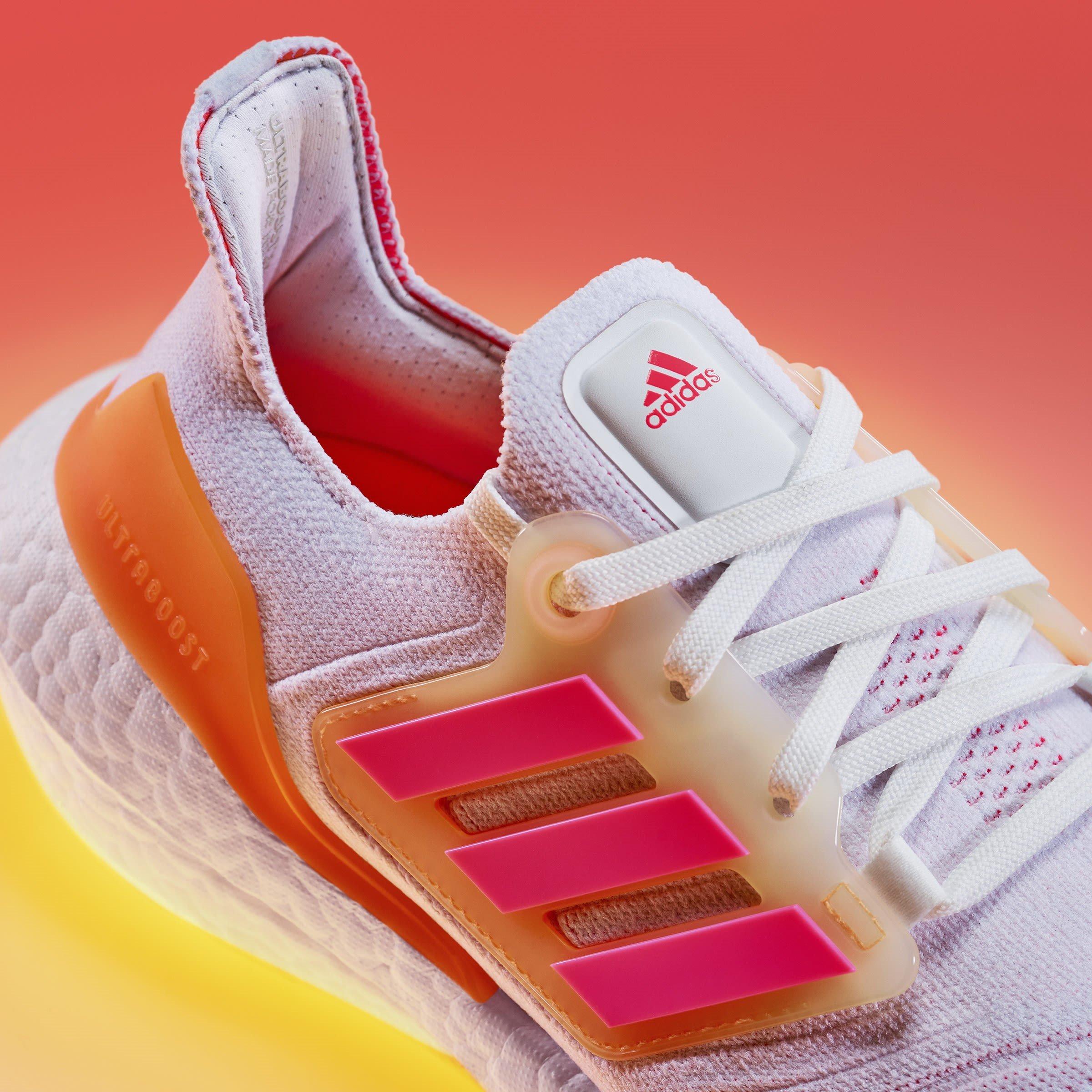 Weiß - adidas - Ultraboost 22 Running Shoes - 10