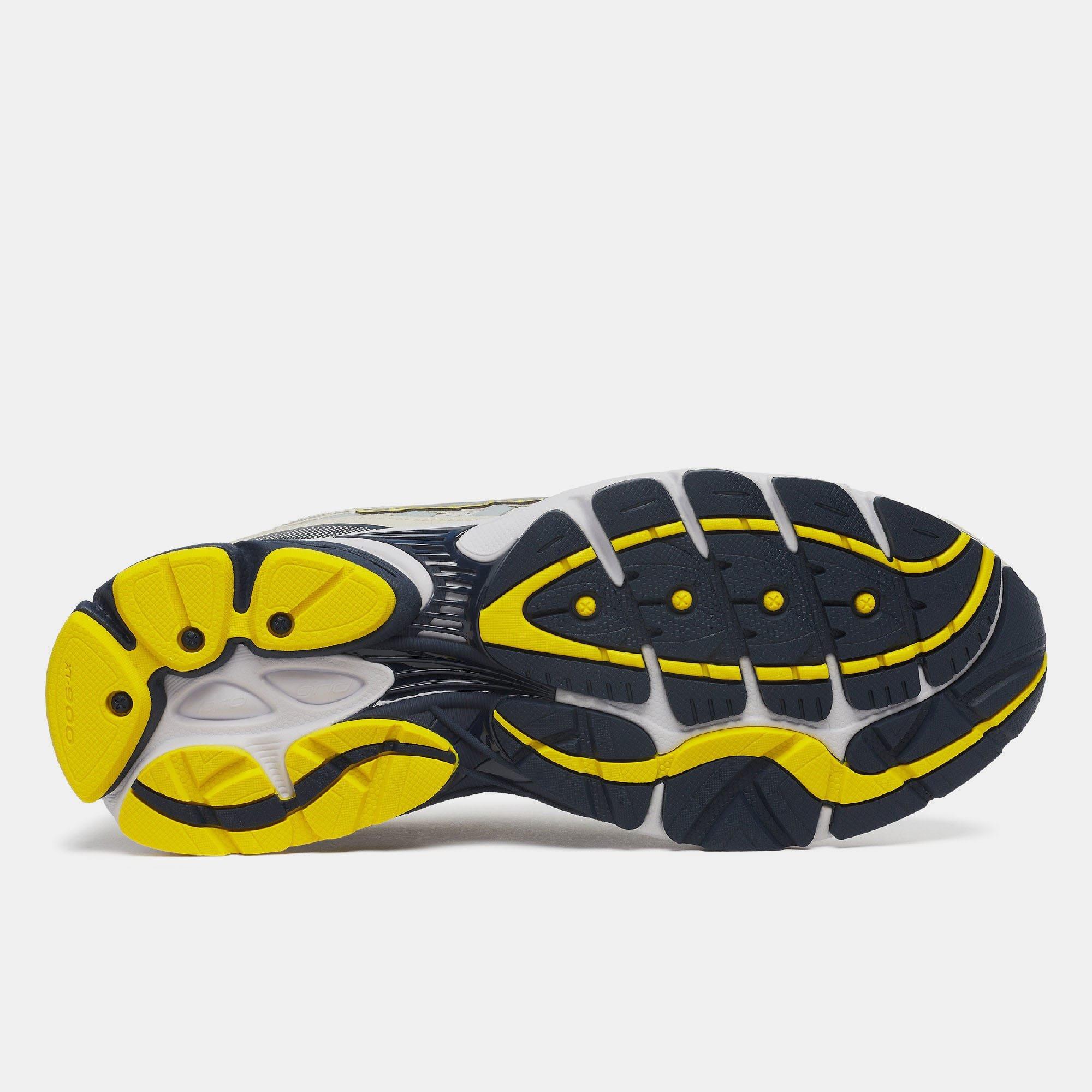 White - Saucony - Progrid Omni 9 Running Shoe - 6