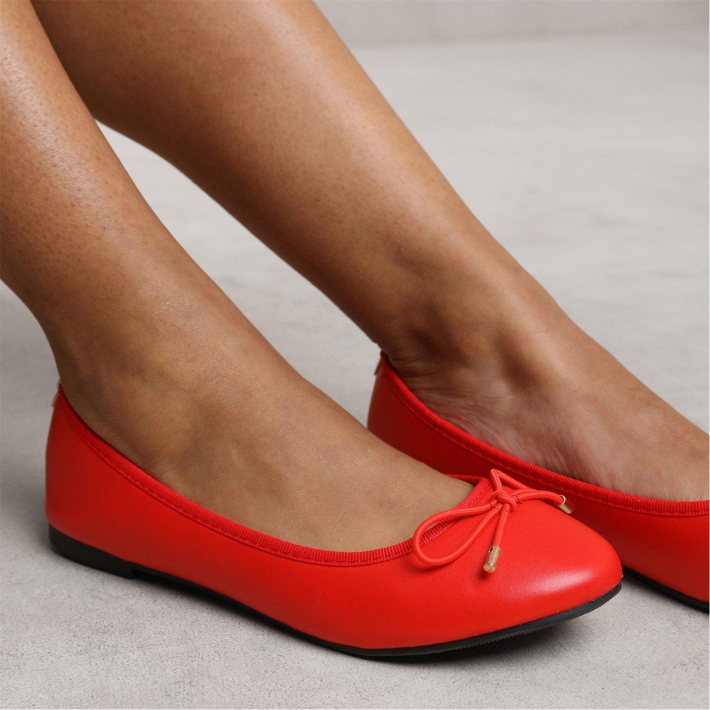 Redpu - Wheres That From - Bexley Slip On Flat Pumps In Red Faux Leather - 3