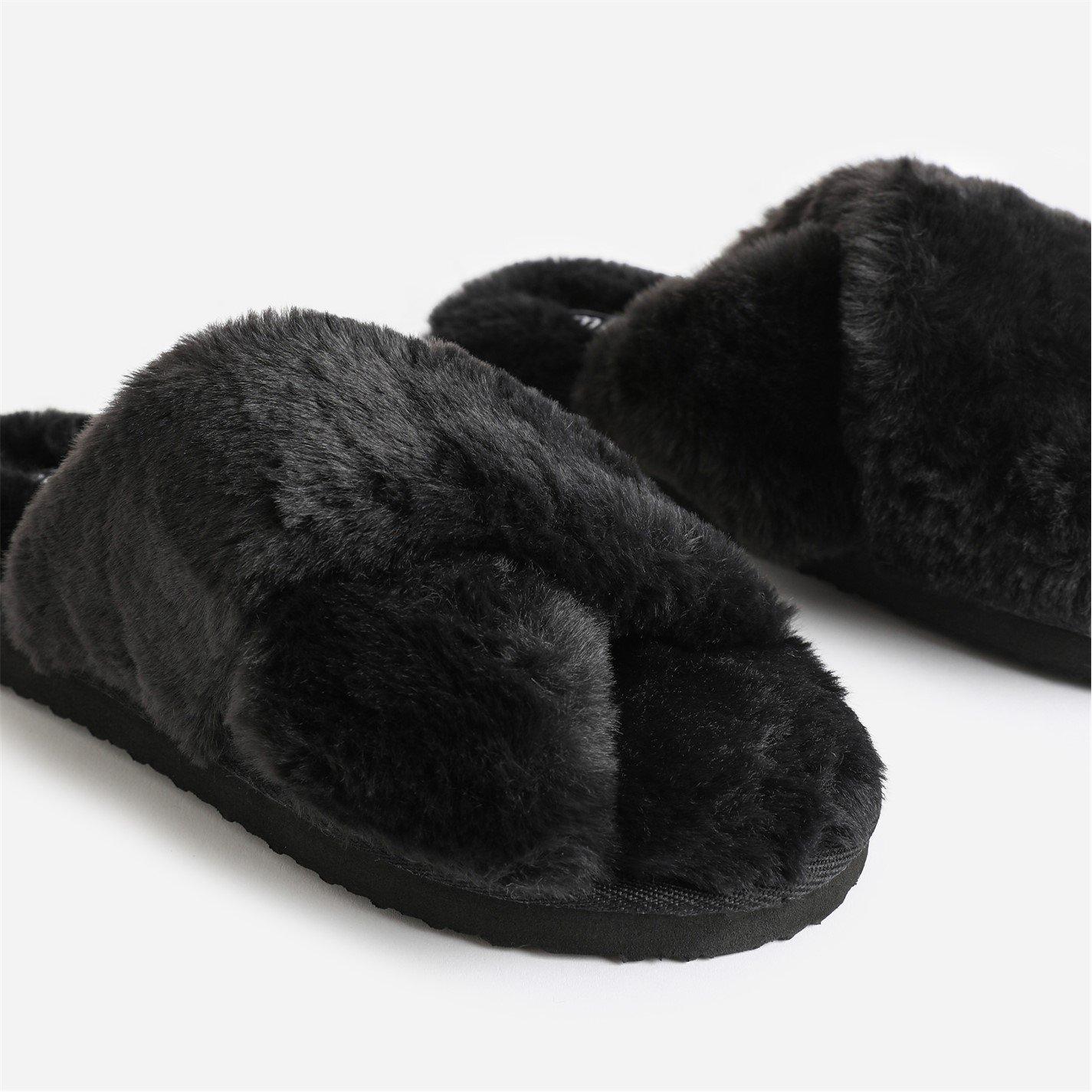 Black - Wheres That From - Weekend Cross Over Fluffy Slippers In Black - 4