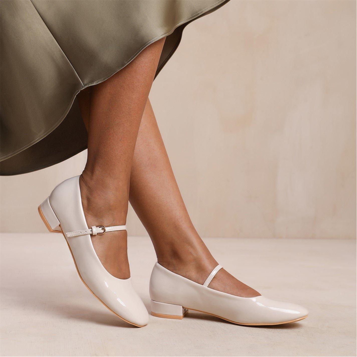 Creampatent - Wheres That From - Minsk Low Heel With Strap And Buckle Detail In Cre - 2