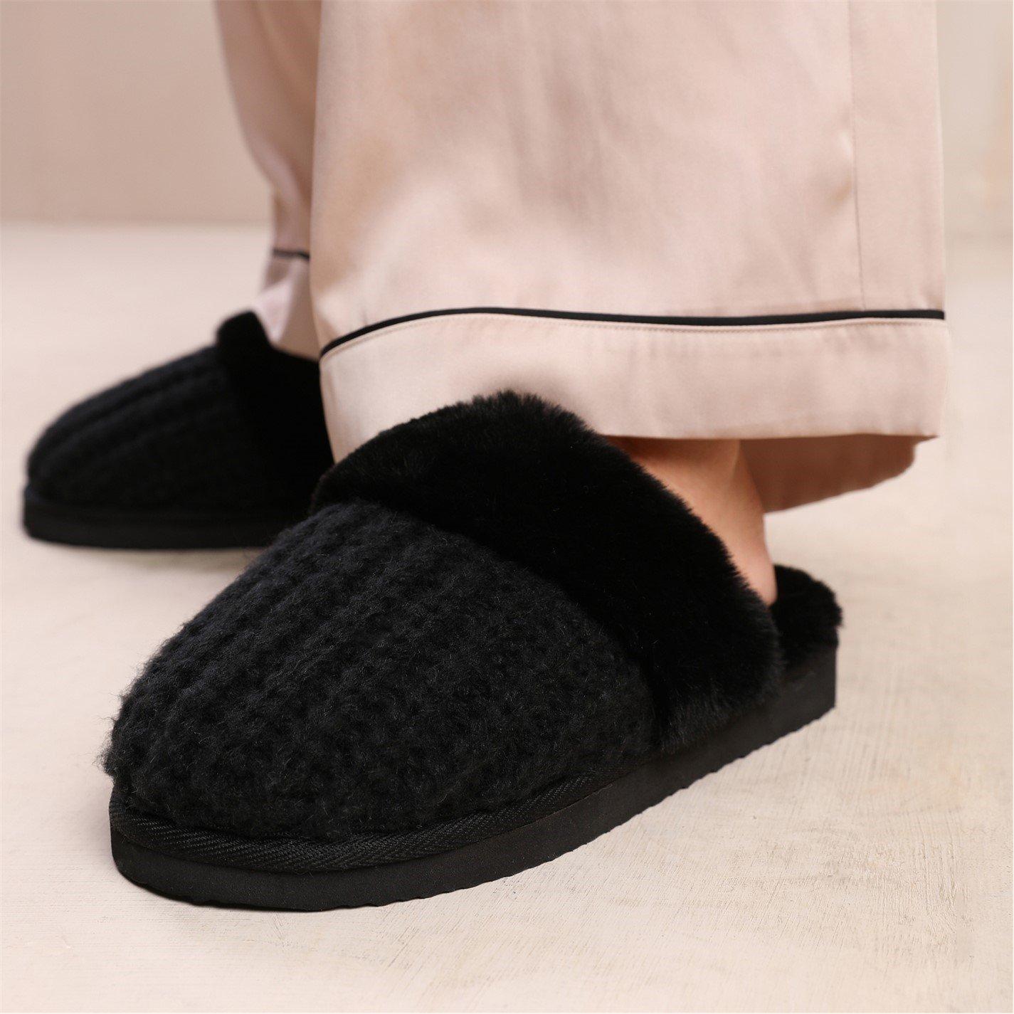 Black Yarn - Wheres That From - Slip On Knitted Slippers With Fur Trim - 2